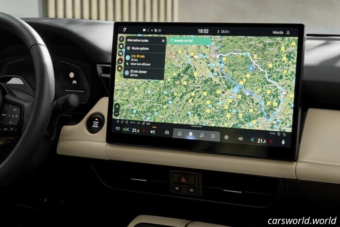 Mazda apuesta todo por una enorme pantalla y por no tener botones en su último SUV | Carscoops